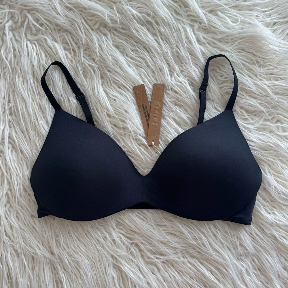 Skims Wireless Form Push Up Plunge Bra Onyx Size 32DD